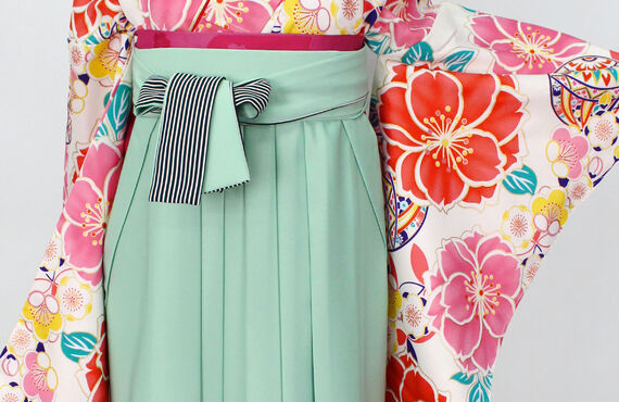 卒業式袴レンタルするなら岐阜の【ブライダル結衣】がおすすめ【卒業式　袴スタイル】